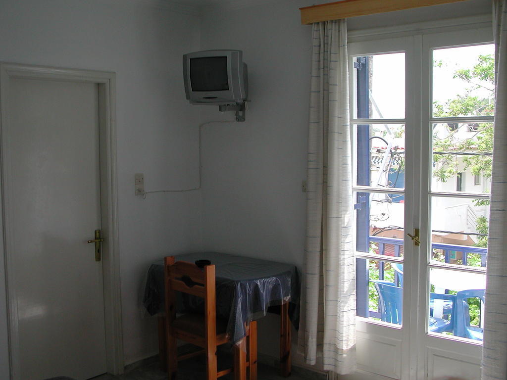 To Kamari Apartment Paralia Agias Foteinis Room photo